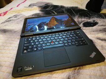 Tablet a netbook v jednom. Lenovo YOGA. - 12