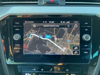 VW Passat B8 kombi 2,0 TDi 110 kW DSG - 12