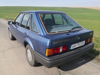 Ford Escort 1,4 GHIA 1987 - 12