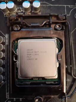 Zakladna Doska s RAM kartamy a Procesorom - 12