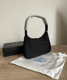 Prada Re-edition 2000 kabelka v darčekovom balení - 12