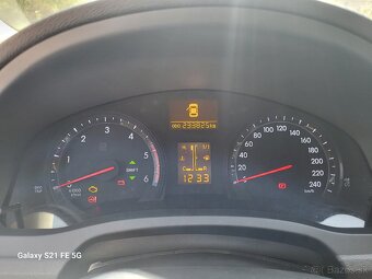 Toyota Avensis T27 - 12