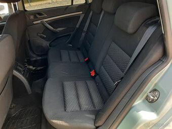 Škoda Octavia Combi 1.6 Classic - 12