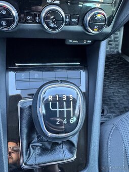 Škoda Octavia Combi 86.000 km 2.0 TDI 110kW, manuál - 12