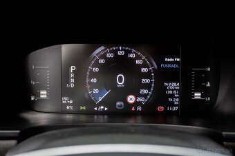 Volvo V90 D4 2.0L Momentum Cross Country - 12