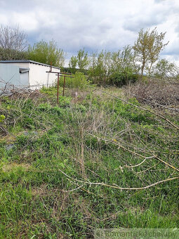 Pozemok 766 m2 so starším domom 55m2 so začatou rekonštruk - 12
