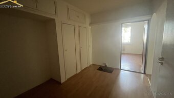 Ponúkame 3- izbový byt na sídlisku Západ. - 12
