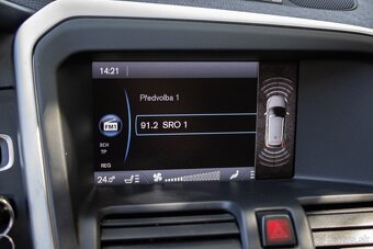 Volvo XC60 R-Design AWD - 12