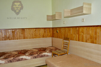 NA PREDAJ RODINNÝ DOM SO SAMOSTATNOU UBYTOVŇOU V OBCI ZAVAR - 12