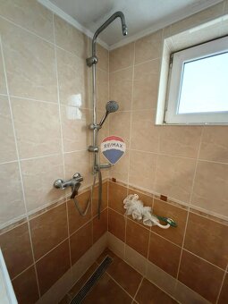 Rodinný dom 4 izb,  2 kuchyne, 2 kúpelne, 260m2, pozemok 936 - 12