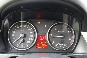 BMW X1 xDrive 18d A/T - 12