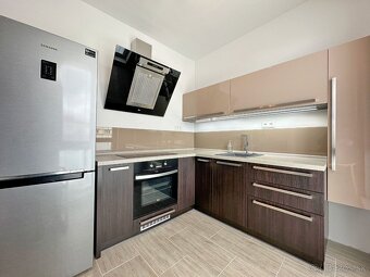 1 izb. A. MRÁZA - pri hoteli Bratislava- Ružinov-IHNEĎ VOĽNY - 12