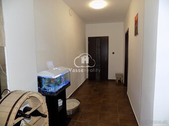Dom s 2 apartmánmi a pozemkami na stavbu domu v Štúrove   . - 12