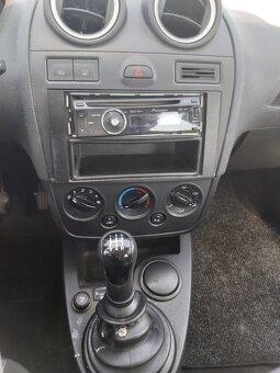 Ford Fiesta - 12