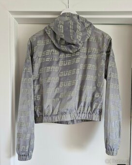 NOVE Guess fialova siva a hneda logovana bunda - 12