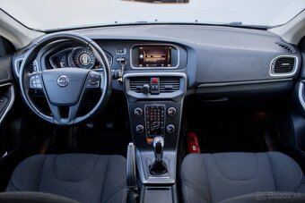 Volvo V40 D2 2.0L 88kW MT/6 2018 - 12