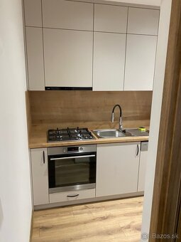 Štýlový a moderne zrekonštruovaný 3-izbový byt s loggiou  | - 12