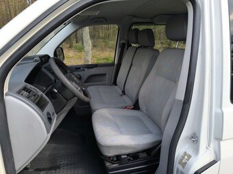 VW TRANSPORTER 2,5 TDi LONG-9-míst - 12
