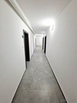 NOVOSTAVBA - PREDÁM 3 IZBOVÝ BYT S VEĽKOU LOGGIOU - 12