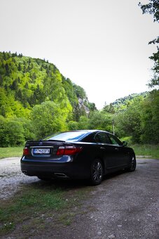 Lexus LS600h 4x4 - 12