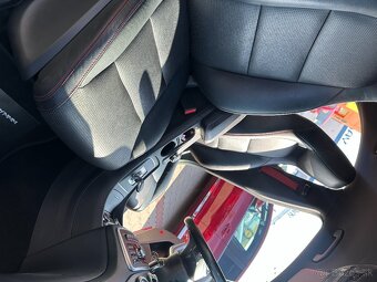 Mercedes-Benz CLA 45 AMG - 12