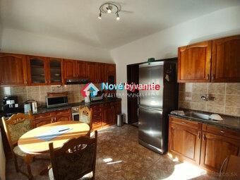 Rezervovaný, rodinný dom s bazénom a veľkou garážou-Nýrovce( - 12