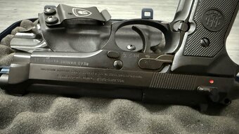 Beretta 92FS - 12