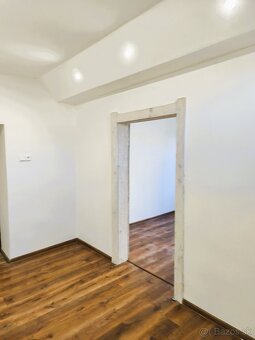 Zrekonštruovaný 3-izbový rodinný dom - 12