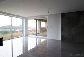 REZERVOVANÝ - Rodinný dom s úžit. ploch. 300m2, obec Nemešan - 12