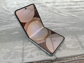 DEMO - Nový Samsung Z Flip 5 - SM - F731B - POZOR DEMO - 12