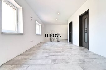 RD v centre obce Beluša – ideálne bývanie aj podnikateľská p - 12