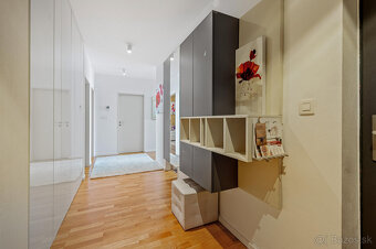 Príjemný  4 izbový byt na KOLIBE s vnútorným bazénom, saunou - 12