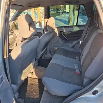 Toyota RAV4 1.8 VVTi 5D benzín - 12