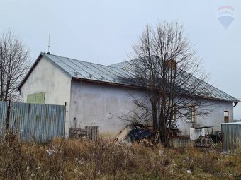REZERVOVANÉ - Stavba s veľkým pozemkom vhodná na komerčné vy - 12
