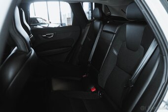 Volvo XC60 D4 Momentum AWD A/T - 12