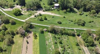 4-IZB. RD s veľkým pozemkom - HLOHOVEC - 12