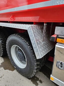 Mercedes-Benz Arocs 8x4 - 12