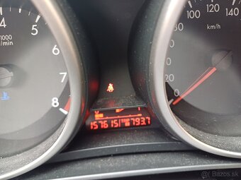 Mazda 3---1.6i-benzin--77Kw-105Ps-najazdené.-157300km - 12