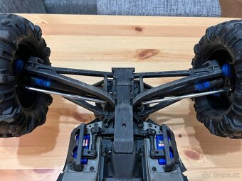 Traxxas Summit 1:8 Modrý TITAN 775 - 12