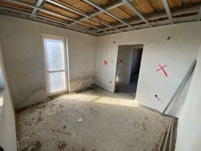 Exkluzívne rozostavaný dom a hosp. objekt v obci Veľké Lovce - 12