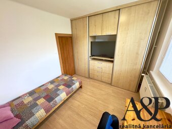 3 IZB. REKONŠTRUOVANÝ BYT S BALKÓNOM A KOMOROU, 74M2, ROBOTN - 12