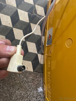 📺 Retro televízor TESLA Pluto – žltý - 12