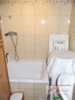 Na predaj - 2 izbový tehlový byt s balkónom, Blízke centrum - 12