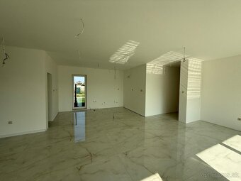 Luxusný 4-izb.Bungalov s dvojgarážou, s fotovoltaikou...... - 12