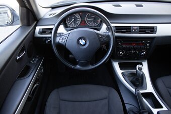 BMW 316d Touring z roku 2011 - 12