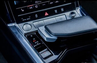 Audi e-tron 55 Advanced - 12