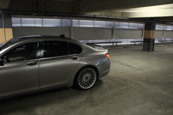 BMW 750i - 12