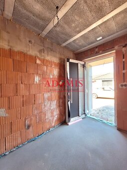 Predáme 4-izb.tehlový dom 192m2,garáž Nižná Hutka,3x kúpelňa - 12