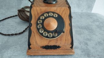 Starý telefon Tesla k dekoraci. - 12