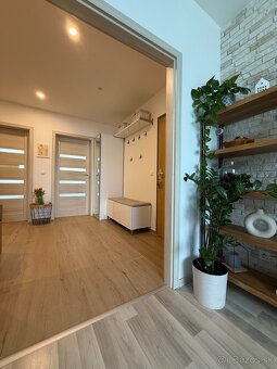 Moderne kompl. zrekonštruovaný 4i byt s loggiou - Hrobákova - 12